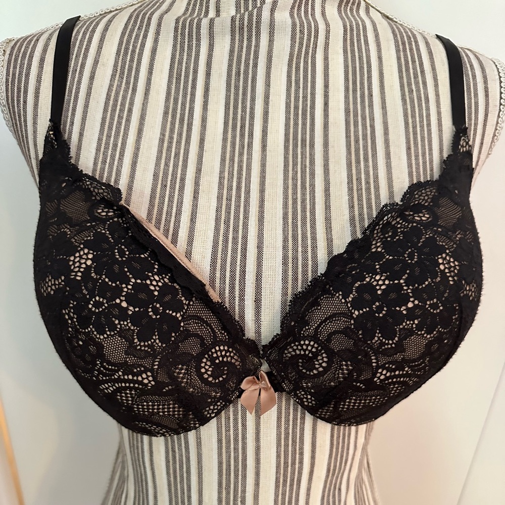 Victoria’s Secret angel collection bra